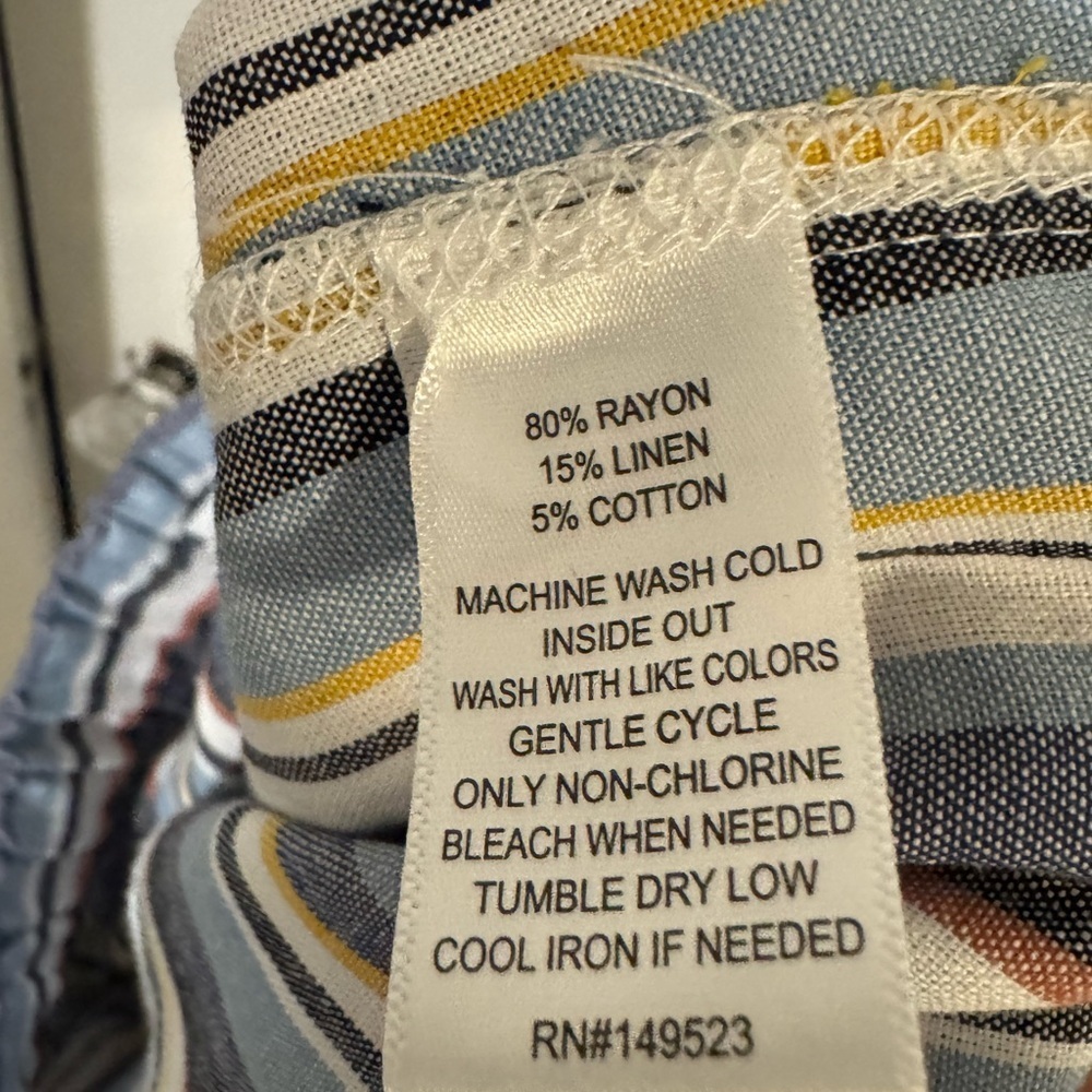 Chic Striped Women's Pants. Size XL. - Picture 4 of 6